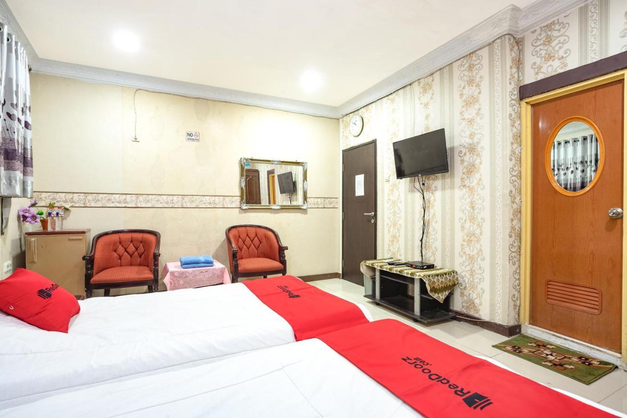 Reddoorz Near Rs Cikini Jakarta Exteriör bild
